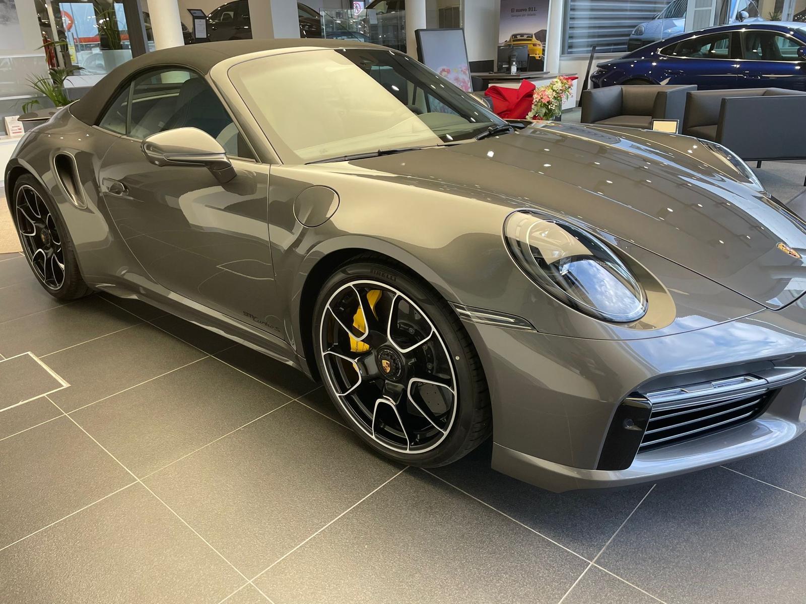 Porsche 911 Turbo S Cabriolet image 5