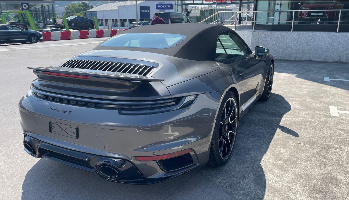 Porsche 911 Turbo S Cabriolet image 8