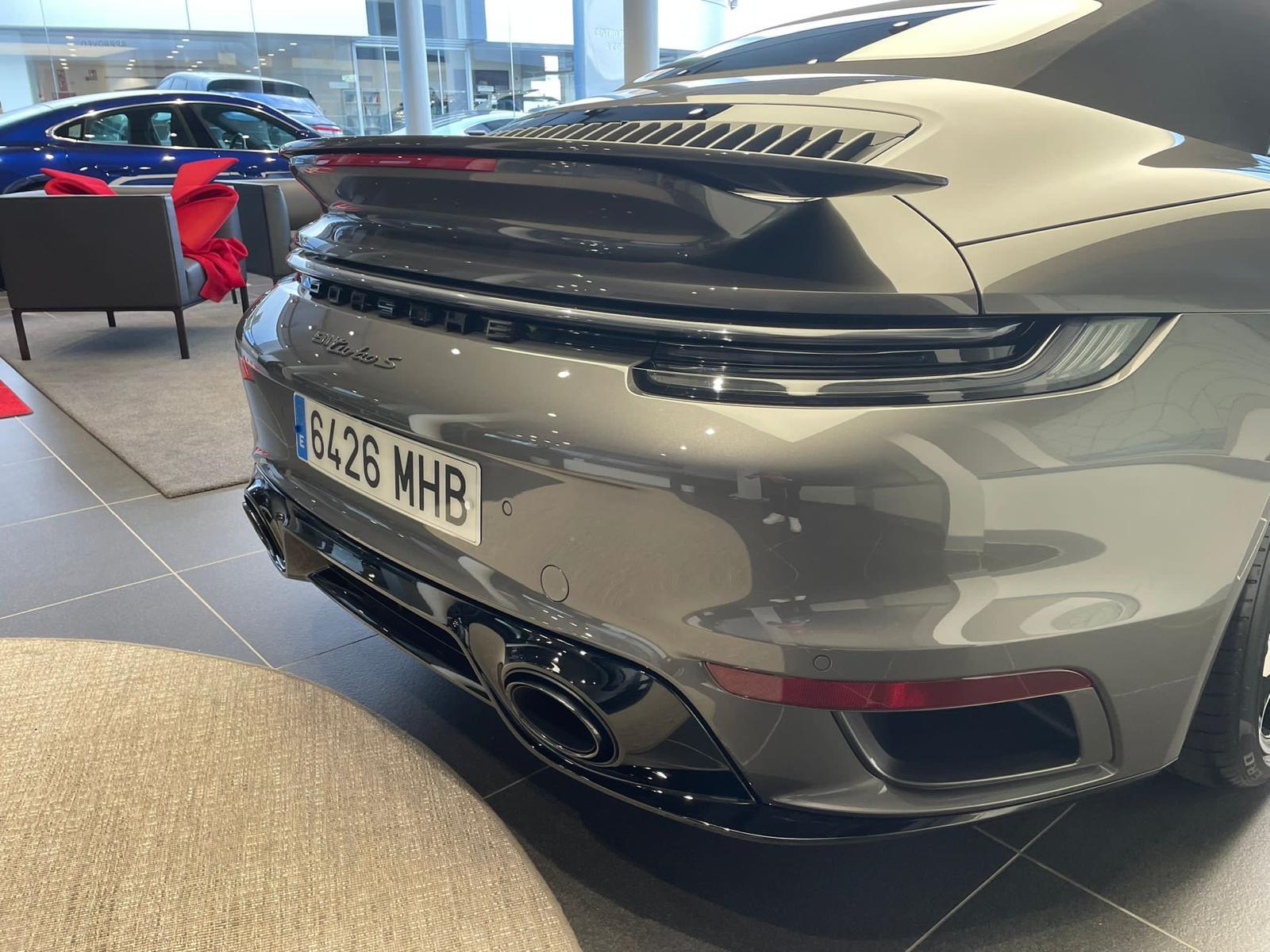 Porsche 911 Turbo S Cabriolet image 10